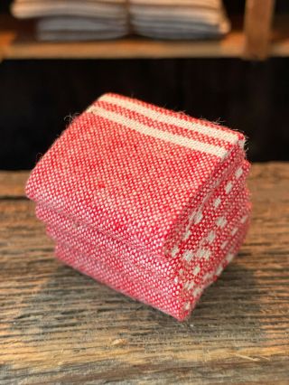 Vintage Miniature Dollhouse Artisan Farmhouse Country Red White Stack Of Linens