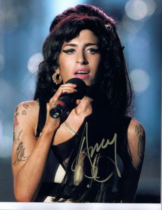 Amy Winehouse - Sexy Sultry Singer - Hand Signed Autographed Photo With