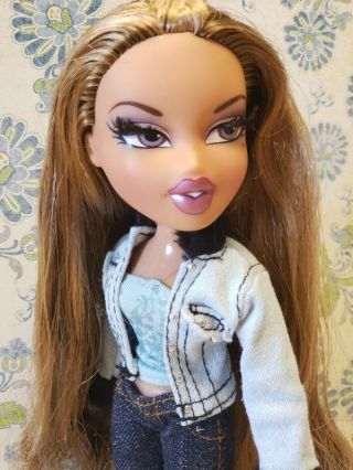Bratz Girlz Nite Out Yasmin Doll Rooted Eyelashes Shirt,  Coat ? Jeans