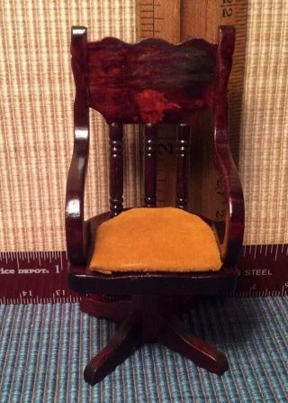 Dollhouse Miniatures 1:12 Vintage Swivel Arm Chair With Gold Felt Seat
