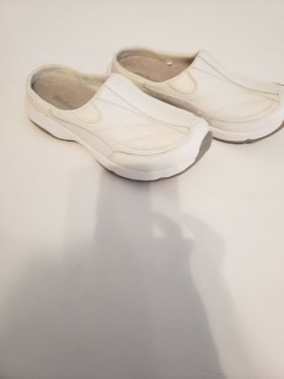 Cobbie Cuddlers Womens Slip On Tennis Shoes Sz 7.  5w Clog Mule Synthetic White
