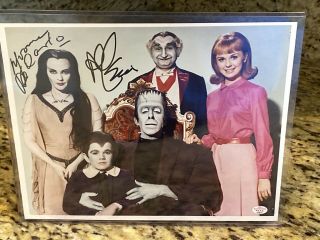 Stunning “the Munsters " Autographed Photo Yvonne De Carlo Al Lewis Signed,