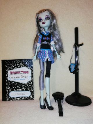 Monster High Frankie Stein Schools Out.  Outstanding Ghoul