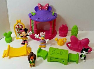 Fisher Price Disney Minnie Magical Bow Sweet Home Garden Picnic Daisy