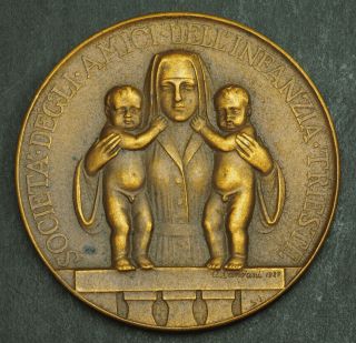 1927,  Italy.  Bronze " Society Of The Friends Of Children " Medal By A.  Canciani