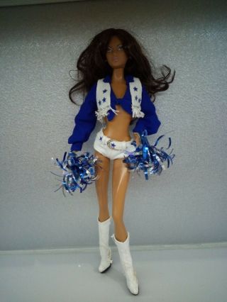 Dallas Cowboys Cheerleader Barbie Hispanic M2318 2007 Brunette.