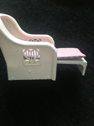 Barbie Chair White Plastic Wicker Ext.  Lounge W/pad Dream House 1983 Mattel