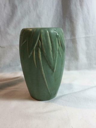 Nelson Mccoy 1926 Green Vase Leaves And Berries 6 Inches Tall
