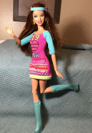 2011 Barbie Swappin Styles Fashionistas Teresa Doll Sporty Articulated