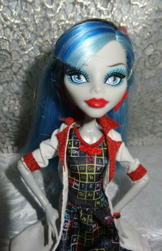 GHOULIA YELPS MONSTER HIGH DOLL MATTEL light Blue hair Clothes Shoes Accessories 2