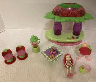 Vtg Strawberry Shortcake Ice Cream Shop With Doll And Accessories