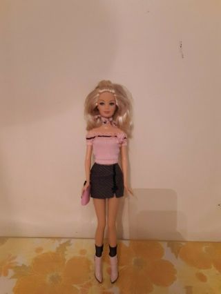 2004 Fashion Fever Barbie Doll W/pink Shirt & Pink Purse & Pink Boots H0644