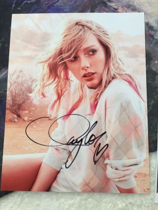 Taylor Swift Autographed Hand - Signed Photo W/coa