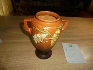 Vintage Roseville Pottery Freesia Vase 121 - 8