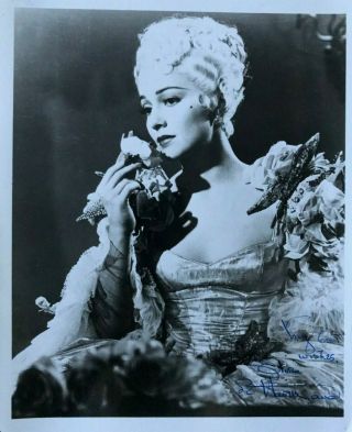 Olivia De Havilland Signed Autographed Photo.  Gone With The Wind.