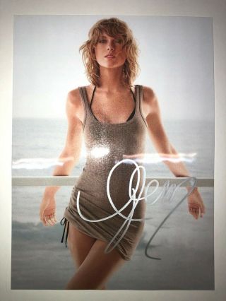 Taylor Swift Authentic Hand Signed Autograph 7x9 Photo With