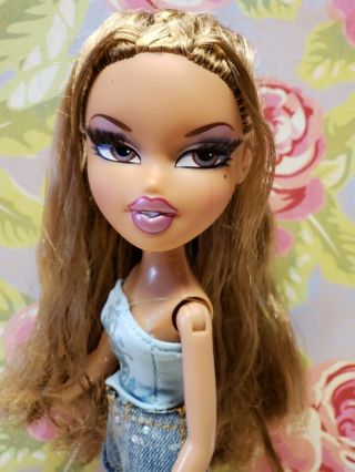 Bratz Girlz Nite Out Yasmin Doll With Clothes & Shoes Rooted Eyelashes