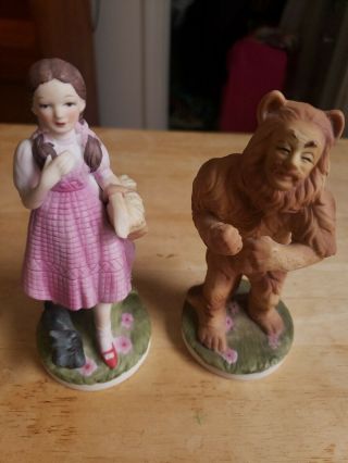 Vtg 1974 Seymour Mann Inc Wizard Of Oz Dorothy & Cowardly Lion Porcelain Figures