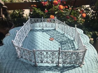 Vintage Dollhouse Miniature 1:12 Six Sections White Metal Fencing Fence