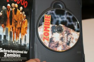 Luchio Fulci ' s Zombie DVD autographed by Al Cliver,  Richard Johnson,  more 2