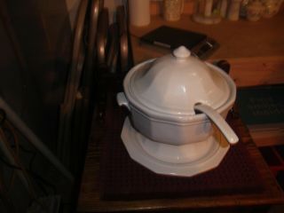 Pfaltzgraff Heritage White Large Soup Tureen With Lid,  Ladle And Under Plate Us