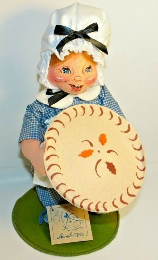 Annalee Thanksgiving Doll 12 " Pilgrim Girl Holding Pumpkin Pie With Tags Euc