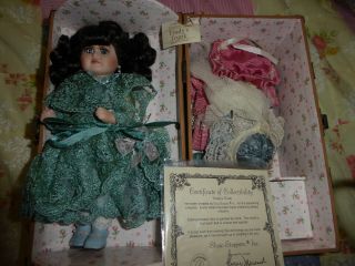 Show Stoppers Trudy Doll In Case Trunk With Clothes With Cert & Tag