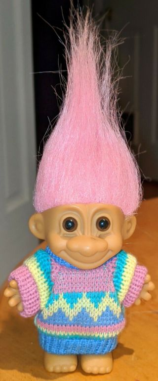 Russ Berrie 4 " Troll Doll W/ Foot Sticker Tag Med Pink Hair Brown Eyes.  Sweater