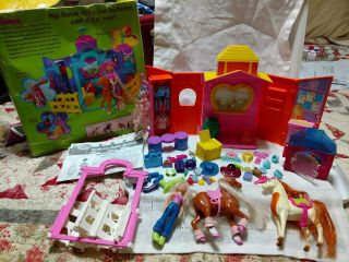 Polly Pocket Ride In Style Ranch Horse Pony Barn Stable 2002 1 Doll 2 Horses
