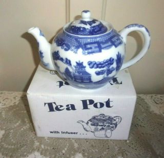 Hic Blue Willow 6 Cup Teapot With Infuser - Item 3726
