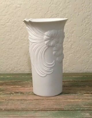 Kaiser W Germany Porcelain Bisque Vase 71/2”