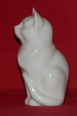 Hutschenreuther 1814 Germany White Cat Porcelain Figurine 2 3/4 Inches