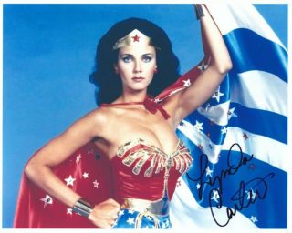 Lynda Carter Hand - Signed Wonder Woman 8x10 Authentic W/ Sexy Color Portrait