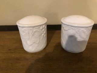 Mikasa English Countryside White Salt & Pepper Shaker Set Witb Stoppers 3 1/4”