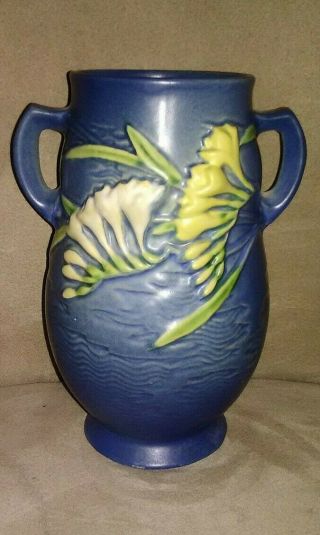 Vintage Roseville Pottery Freesia Vase 120 - 7