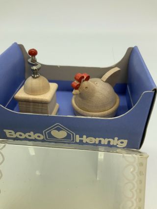 Dollhouse Miniature Bodo Hennig 7078 Hen Crock & Coffee Grinder 2