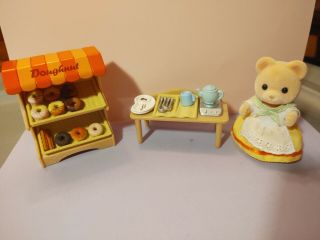 Calico Critters/sylvanian Families Doughnut Shop With Figure - Incomplete