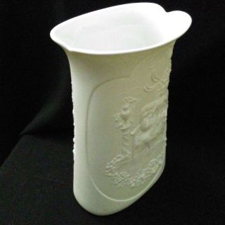 Ak Kaiser Germany White Bisque Porcelain Vase Woman On Bench Vase Signed M.  Frey