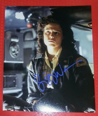 Sigourney Weaver Hand Signed Autographed Photo 8 X 10 W/holo Aliens