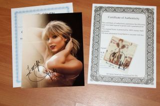 Taylor Swift Photograph Signed 8 X 10 & Polariod Signed 5 Each Has
