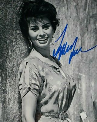 Sophia Loren Hand Signed 8x10 Photo W/ Holo