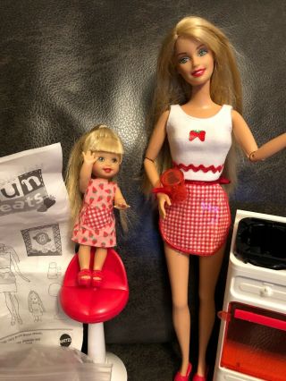 ‘01 Mattel Barbie & Kelly Doll Fun Treats W/stove Pots 55578 Kitchen Cooking Set