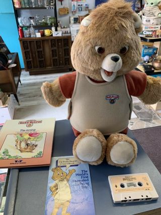 Teddy Ruxpin With The Airship Book And Tape.
