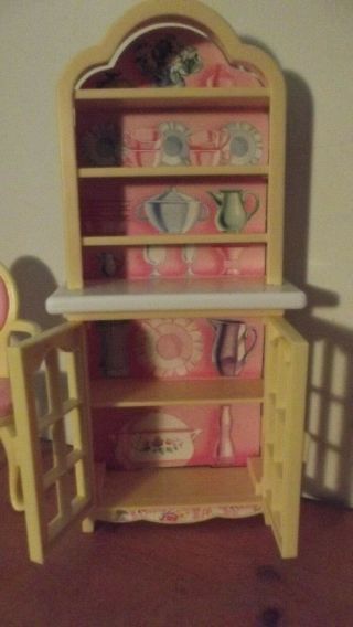Barbie Dining Room China Cabinet Hutch & Chairs 1996 White & Yellow Furniture 3