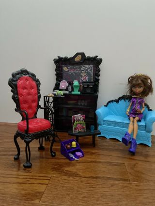 Monster High Coffin Bean Playset With Clawdeen Wolf Plus