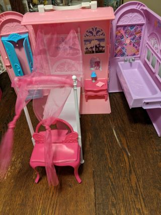 Barbie Folding House Fold & Go Travel Carry Case With Bedroom & Bath 2010 Mattel