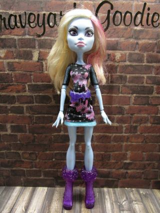Monster High - Abbey Bominable - Coffin Bean - Doll W Outfit Dress Shoes Belt