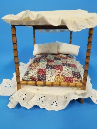Doll House Canapy Bed 1:12
