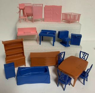 17 Vtg Mid - Century Plastic DOLL HOUSE FURNITURE Pink Blue Brown Nursery 1960 ' s 2