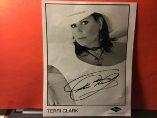 Terri Clark Signed Black And White Photo/ C & W Canadian Singer